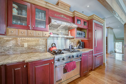 9825 Sugarplum kitchen